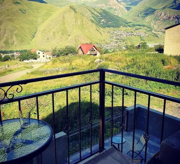 اتاق استاندارد چهار تخته, Nikolo Inn