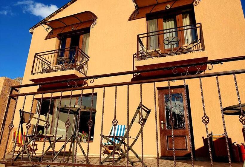 اتاق استاندارد چهار تخته, Nikolo Inn