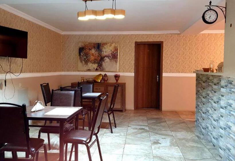 اتاق استاندارد چهار تخته, Nikolo Inn