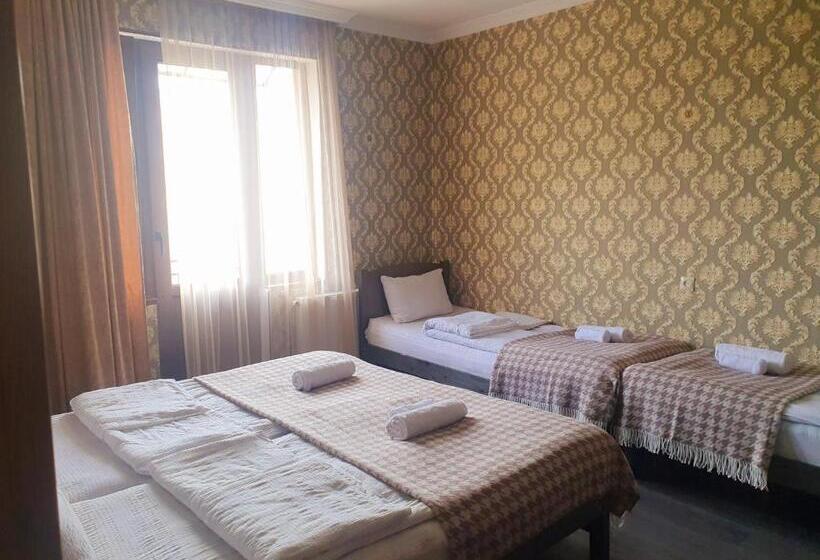 اتاق استاندارد چهار تخته, Nikolo Inn