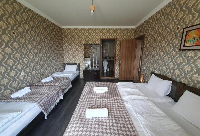 اتاق استاندارد چهار تخته, Nikolo Inn