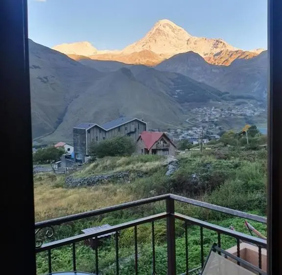 اتاق استاندارد با چشم‌انداز کوهستان, Nikolo Inn
