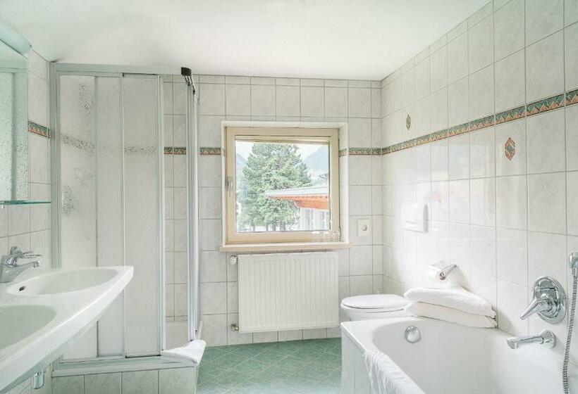 اتاق استاندارد سه نفره, Alpenpension Regina