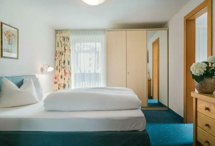 اتاق استاندارد سه نفره, Alpenpension Regina