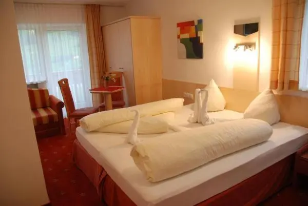اتاق استاندارد چهار تخته, Alpenpension Regina