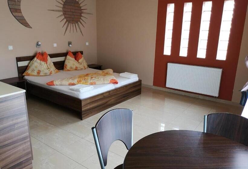 Апартаменты 1 Спальня Вид на Бассейн, Borostyán Panzió Balatonfüred