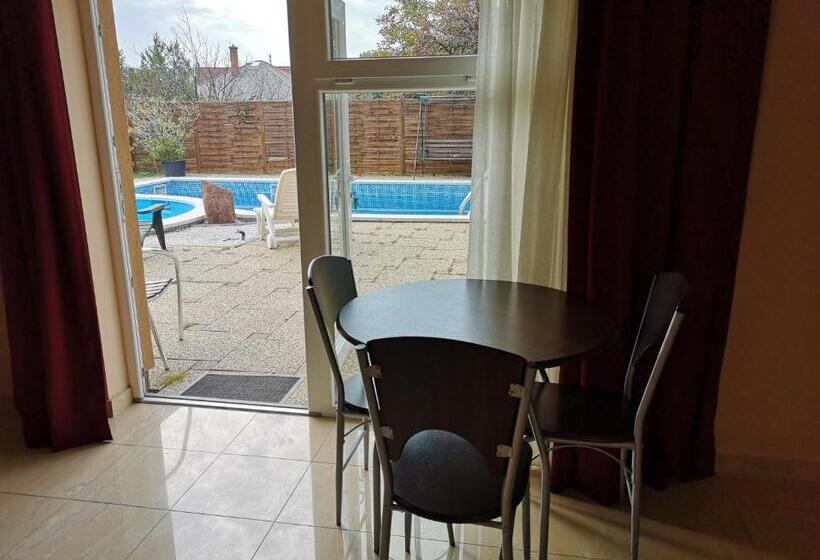 Апартаменты 1 Спальня Вид на Бассейн, Borostyán Panzió Balatonfüred