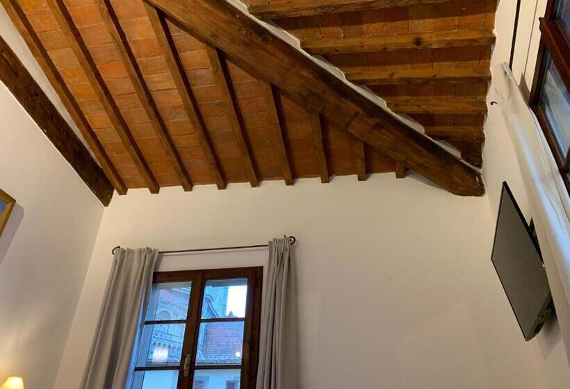 اتاق لوکس با چشم‌انداز شهر, Domus Plaza