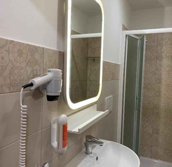 اتاق لوکس با چشم‌انداز شهر, Domus Plaza