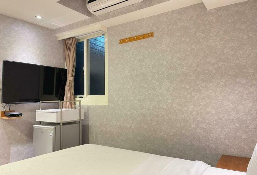 اتاق سوپریور, Jung Shin