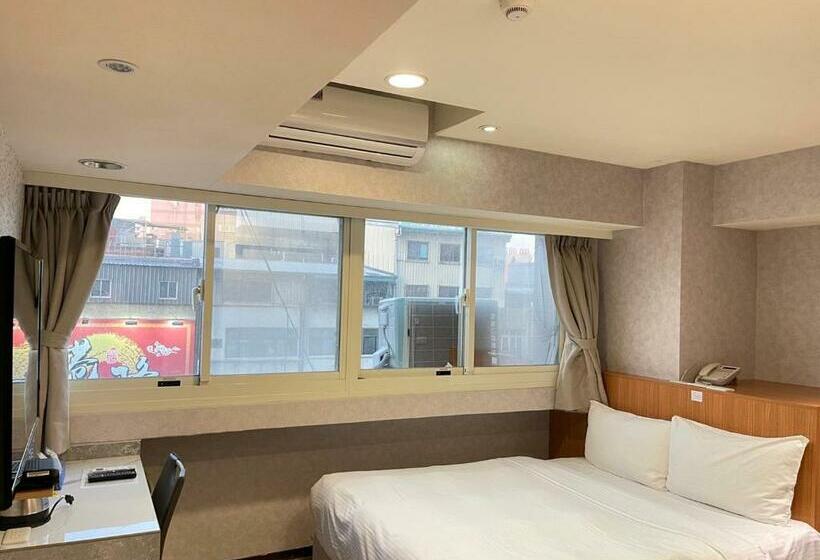 اتاق سوپریور, Jung Shin