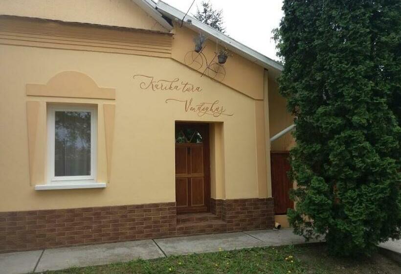 带共用浴室的标准房间, Karikatúra Vendégház