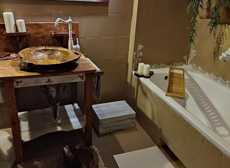 带共用浴室的标准房间, Karikatúra Vendégház