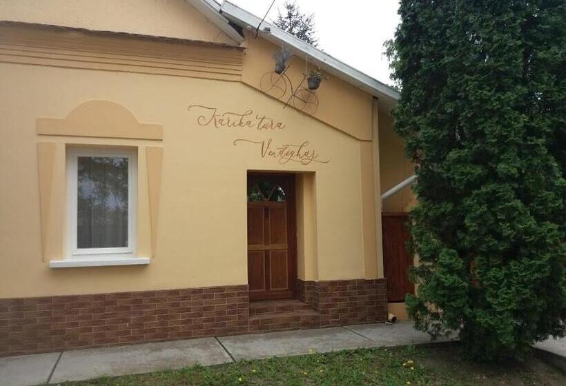 带3个卧室的公寓, Karikatúra Vendégház