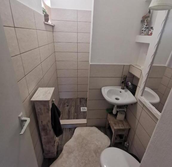 带3个卧室的公寓, Karikatúra Vendégház