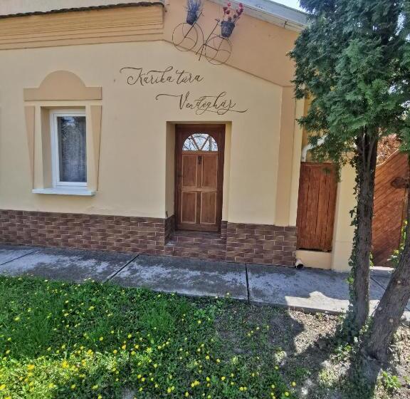 带3个卧室的公寓, Karikatúra Vendégház