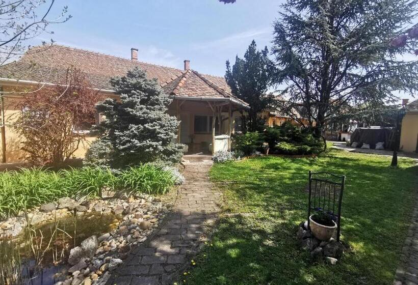 带3个卧室的公寓, Karikatúra Vendégház