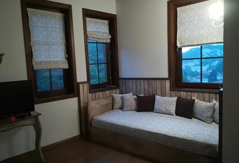 발코니가 있는 스위트, Manoleva House