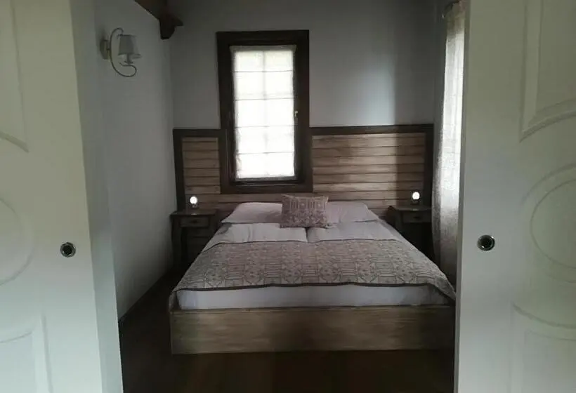 バルコニー付スイート, Manoleva House