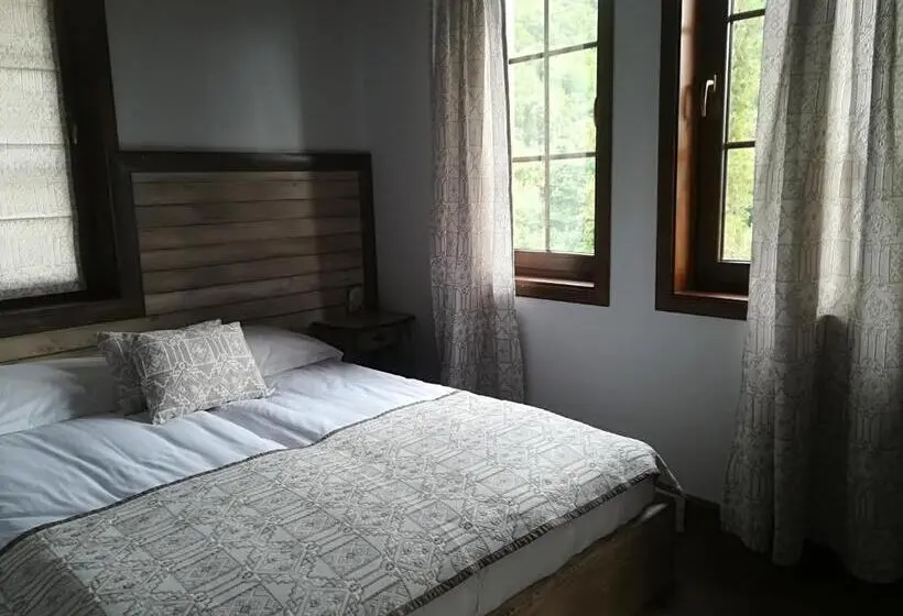 バルコニー付スイート, Manoleva House