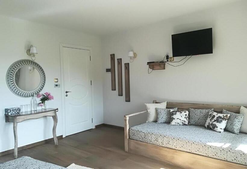 디럭스 룸, Manoleva House