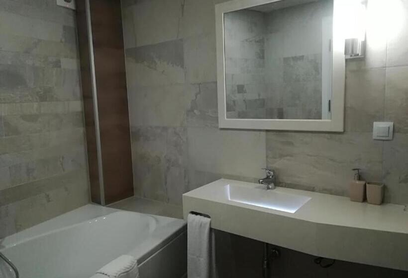 디럭스 룸, Manoleva House