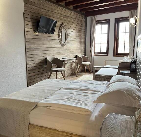 디럭스 룸, Manoleva House