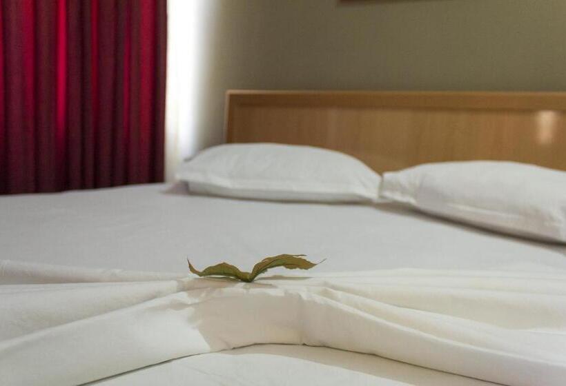 חדר סטנדרט, Central