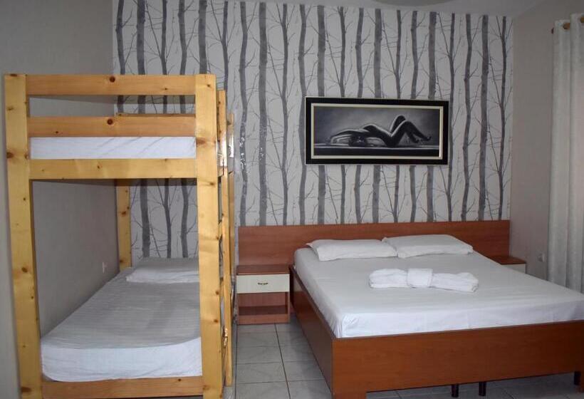 הכלכלה חדר לארבעה עם מקלחת משותפת, Central