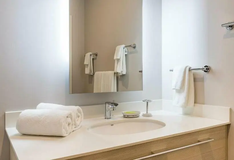 2 Bedroom Apartment with Views, Elan At Ballena Beach