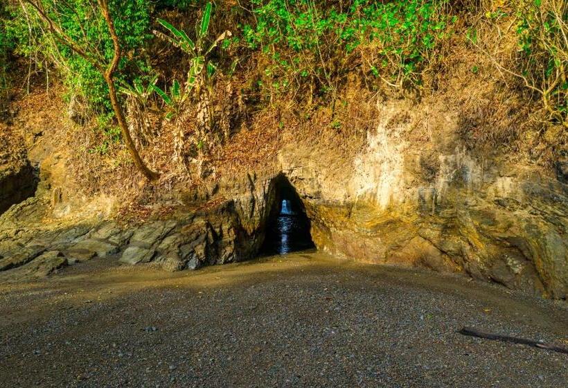 2 Bedroom Apartment with Views, Elan At Ballena Beach