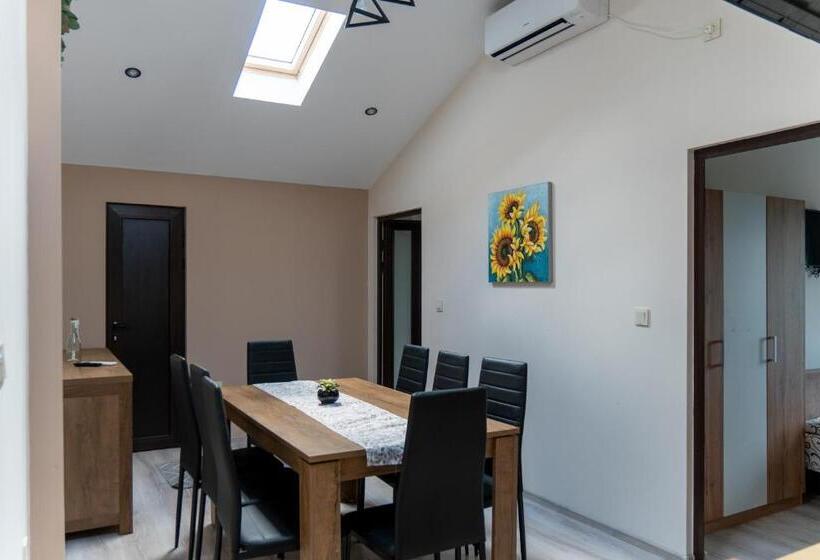 آپارتمان 2 خوابه, Bubolina House