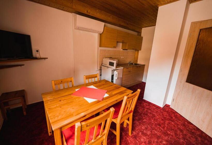 패밀리 스튜디오, Chata Boubín