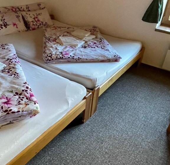 패밀리 스튜디오, Chata Boubín