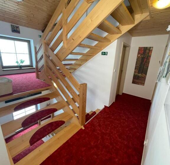 스탠다드 스튜디오 (전망), Chata Boubín