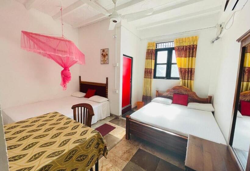 Семейный Номер Deluxe, Dambulla Tourist Resort