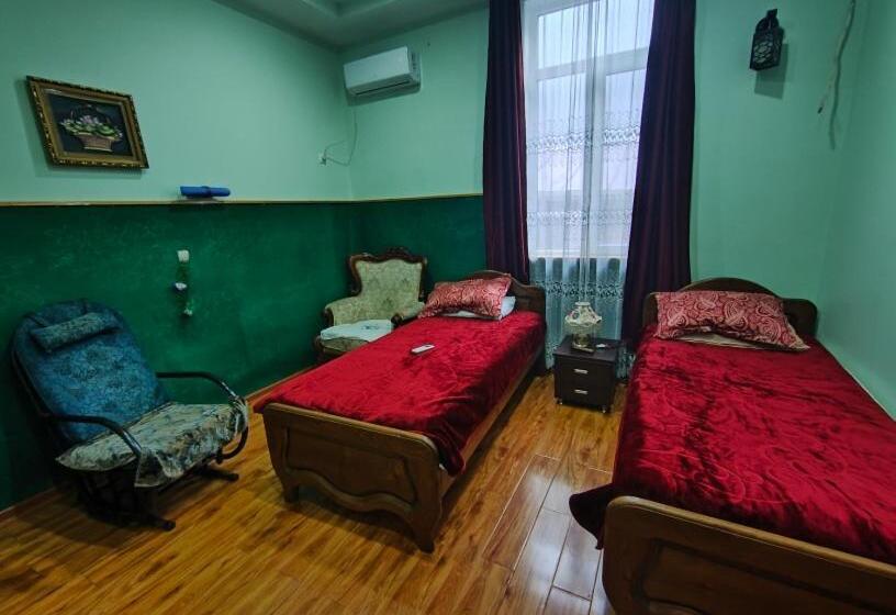 اتاق لوکس, Guest House Nadejda