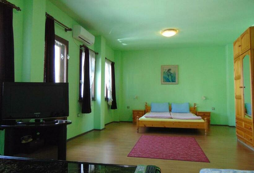 스탠다드 스튜디오 (테라스구비), Guest House The House