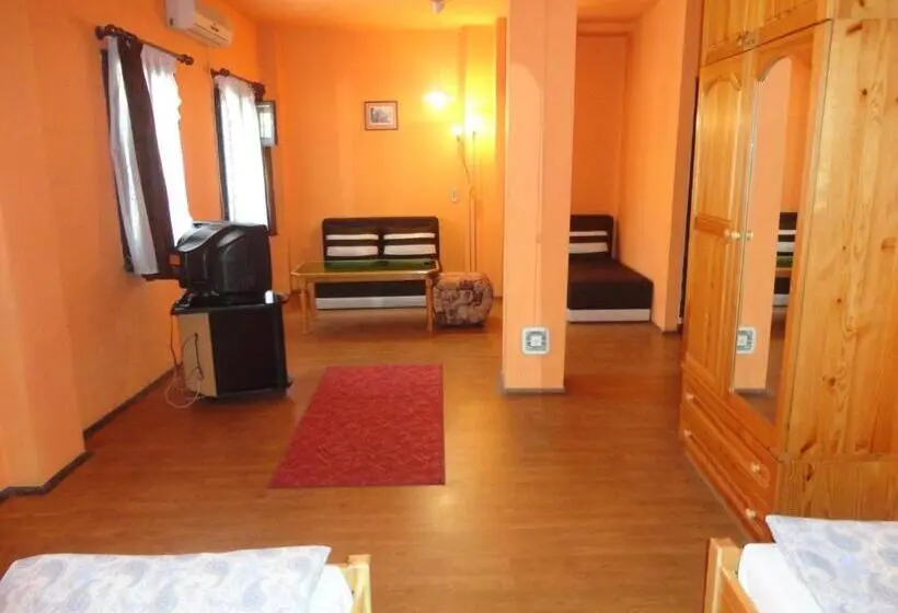 اتاق استاندارد, Guest House The House