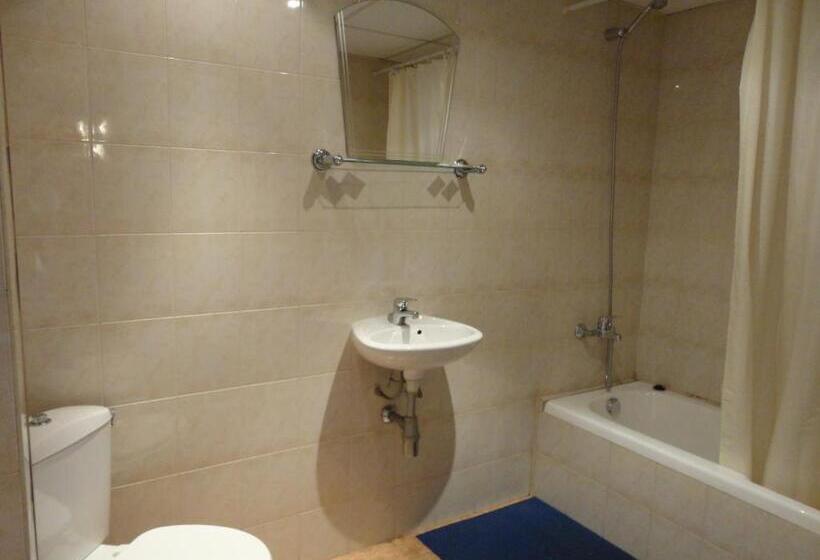 استودیو خانوادگی, Guest House The House