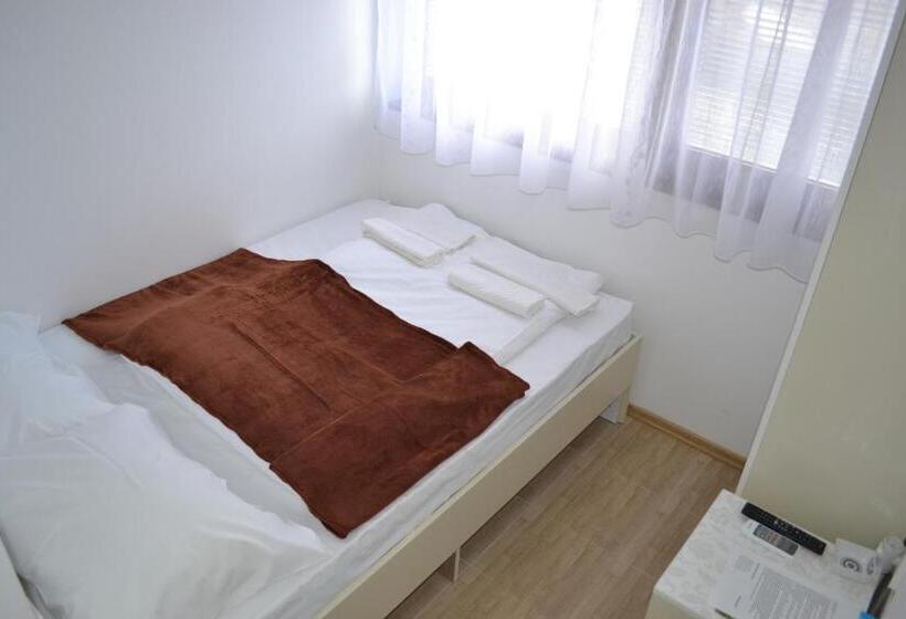 اتاق استاندارد یک نفره, Guesthouse Ušće