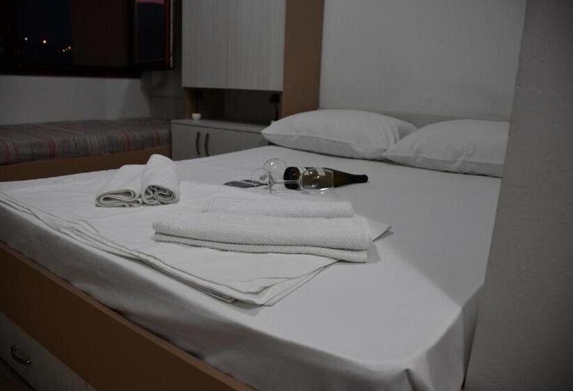 اتاق لوکس سه تخته, Guesthouse Ušće