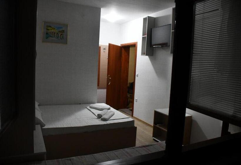 اتاق لوکس سه تخته, Guesthouse Ušće