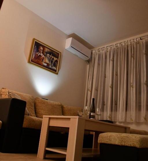 استودیوی لوکس, Guesthouse Ušće