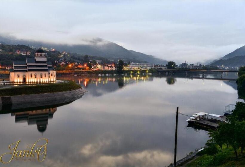 اتاق لوکس سه تخته, Guesthouse Ušće