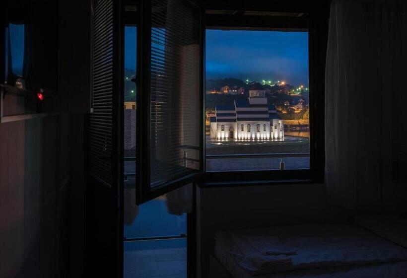 اتاق لوکس سه تخته, Guesthouse Ušće