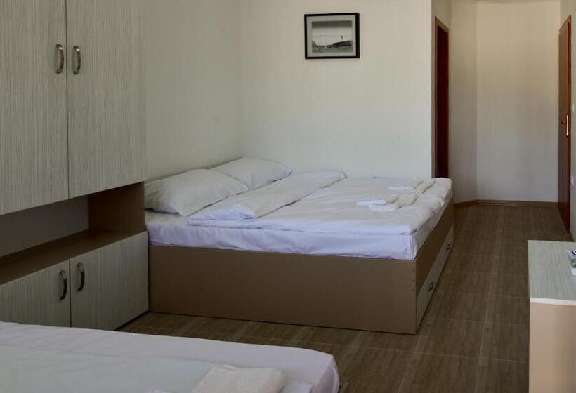 اتاق لوکس سه تخته, Guesthouse Ušće