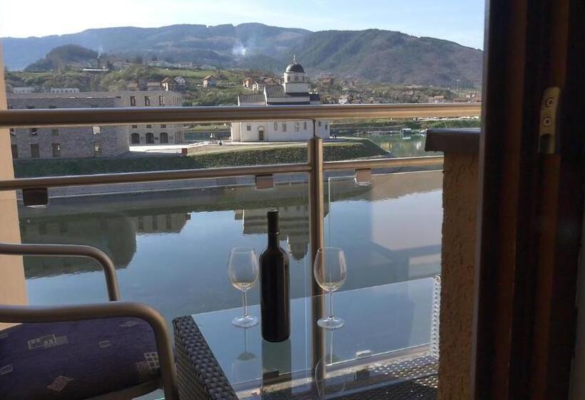 اتاق لوکس سه تخته, Guesthouse Ušće