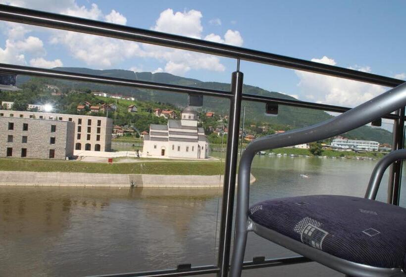 اتاق لوکس سه تخته, Guesthouse Ušće