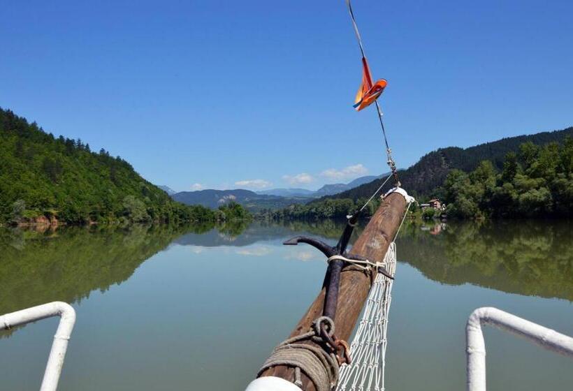 استودیوی لوکس, Guesthouse Ušće